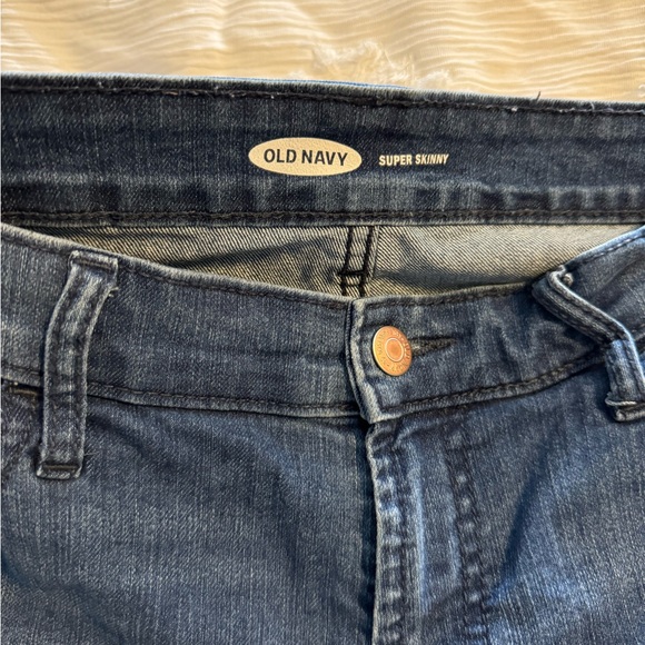 Old Navy Super Skinny Jeans - Picture 3 of 5